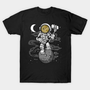 Astronaut Selfie Dogecoin DOGE Coin To The Moon Crypto Token Cryptocurrency Wallet Birthday Gift For Men Women Kids T-Shirt